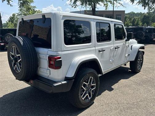 2025 Jeep Wrangler 4-Door Sahara 4x4