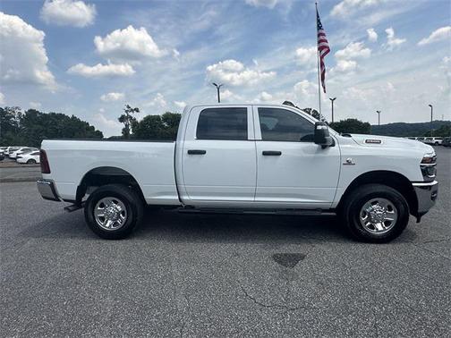 2025 RAM 2500 Tradesman Crew Cab 4x4 6'4' Box