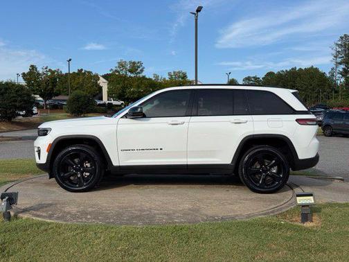 Bright White Clearcoat 2023 Jeep Grand Cherokee Limited