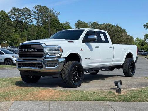 Bright White Clearcoat 2021 RAM 3500 Laramie Crew Cab 4x4 8' Box