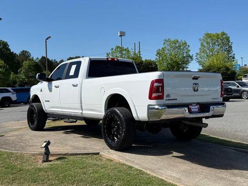 Bright White Clearcoat 2021 RAM 3500 Laramie Crew Cab 4x4 8' Box