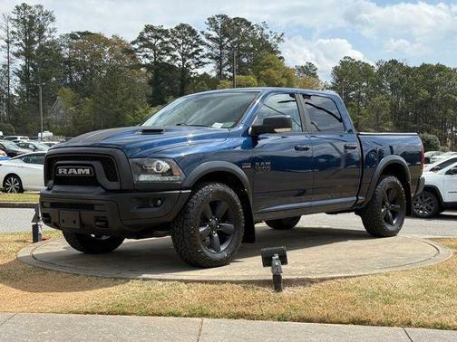Patriot Blue Pearlcoat 2019 RAM 1500 SLT