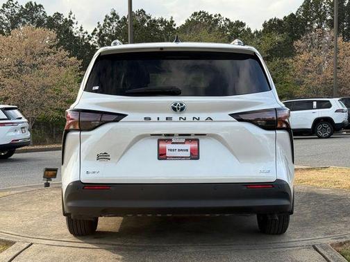 2025 Toyota Sienna XLE