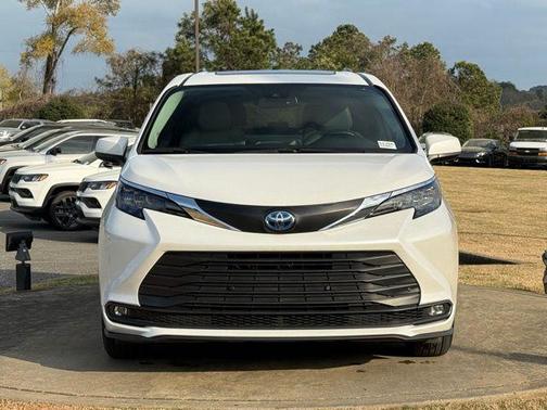 2025 Toyota Sienna XLE