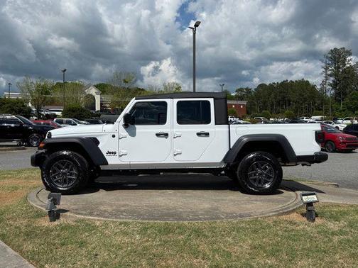 Bright White Clearcoat 2026 Jeep Gladiator Sport