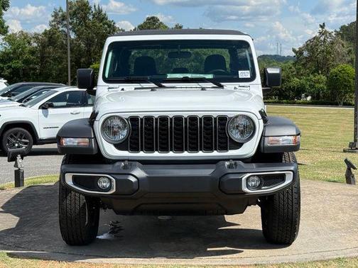 Bright White Clearcoat 2026 Jeep Gladiator Sport