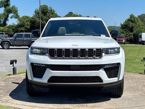 Bright White Clearcoat 2026 Jeep Grand Cherokee Limited