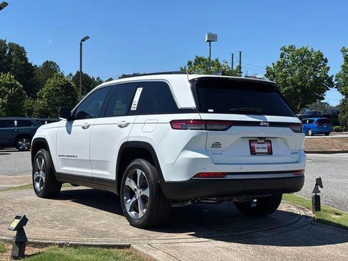 Bright White Clearcoat 2026 Jeep Grand Cherokee Limited