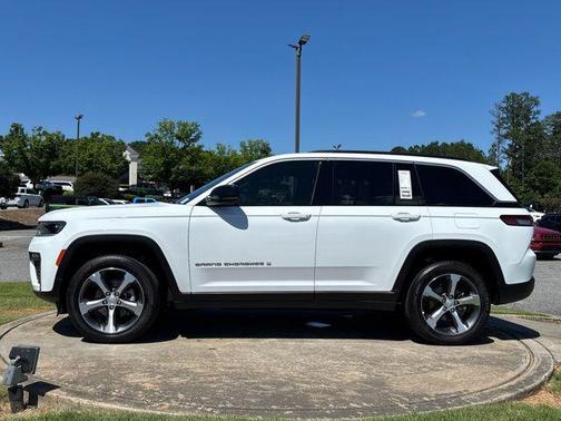 Bright White Clearcoat 2026 Jeep Grand Cherokee Limited