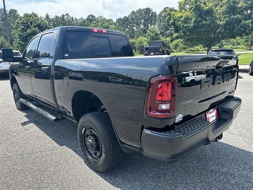 2025 RAM 2500 Tradesman Crew Cab 4x4 6'4' Box