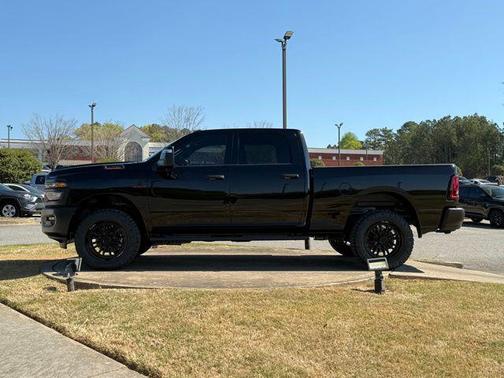 Diamond Black Crystal Pearlcoat 2026 RAM 2500 Tradesman Crew Cab 4x4 6'4' Box