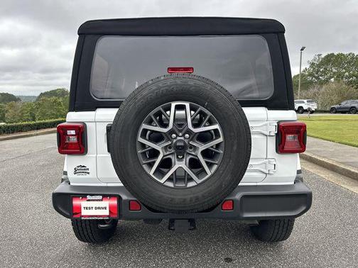 2024 Jeep Wrangler 4-Door Sahara 4x4