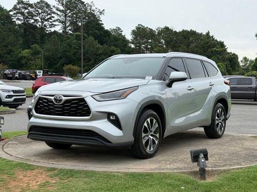 Celestial Silver Metallic 2021 Toyota Highlander XLE