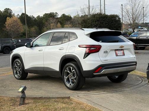 Summit White 2025 Chevrolet Trax LT