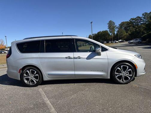 2024 Chrysler Pacifica L