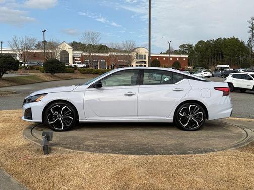 2024 Nissan Altima SR FWD