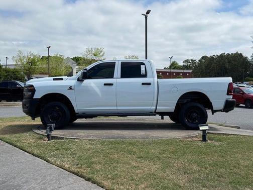 Bright White Clearcoat 2026 RAM 2500 Tradesman Crew Cab 4x4 6'4' Box