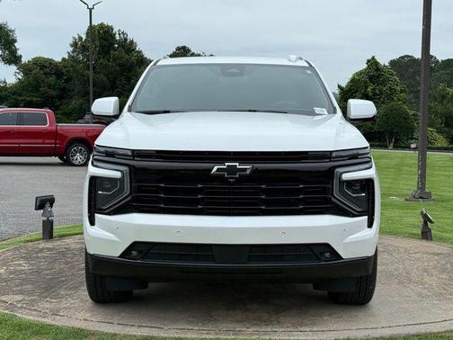 Iridescent Pearl Tricoat 2025 Chevrolet Suburban RST