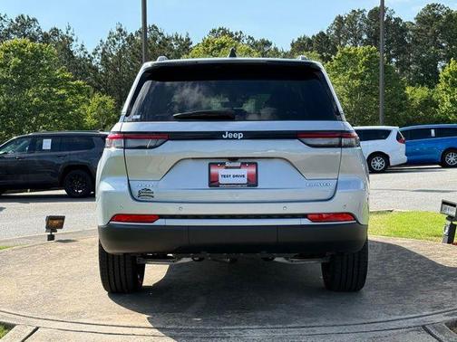 Silver Zynith 2026 Jeep Grand Cherokee Limited
