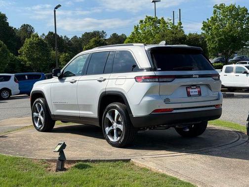 Silver Zynith 2026 Jeep Grand Cherokee Limited