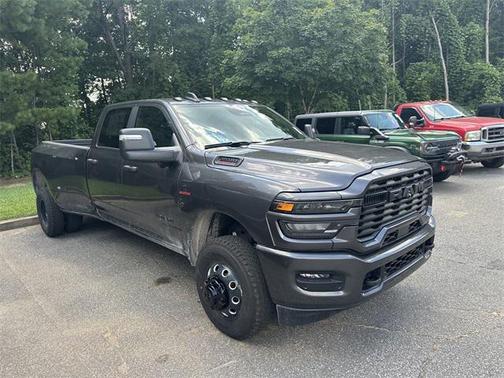 2025 RAM 3500 Big Horn Crew Cab 4x4 8' Box