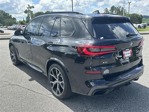 2022 BMW X5 M50i