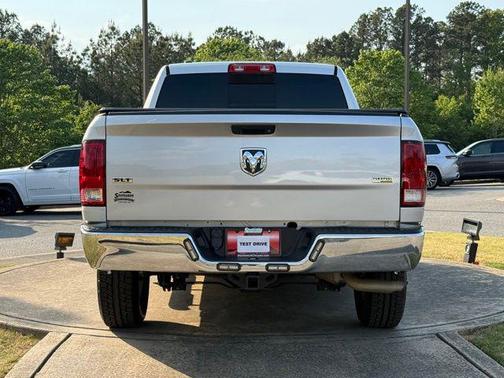 Bright Silver Metallic Clearcoat 2018 RAM 1500 SLT