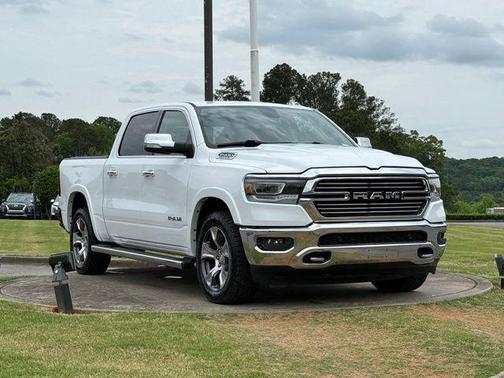 Bright White Clearcoat 2020 RAM 1500 Laramie