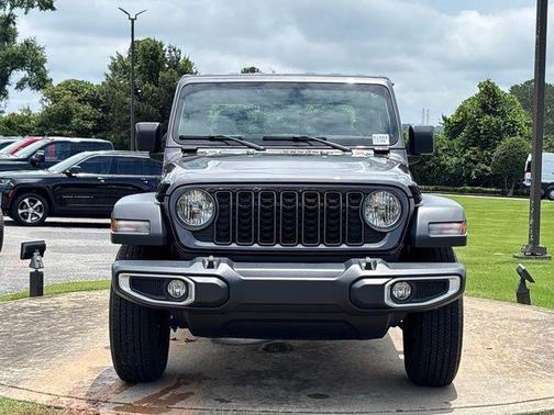 Granite Crystal Metallic Clearcoat 2024 Jeep Gladiator Sport