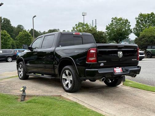 Diamond Black Crystal Pearlcoat 2021 RAM 1500 Laramie