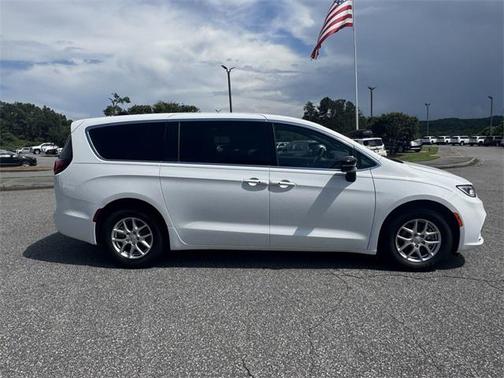 2025 Chrysler Pacifica L