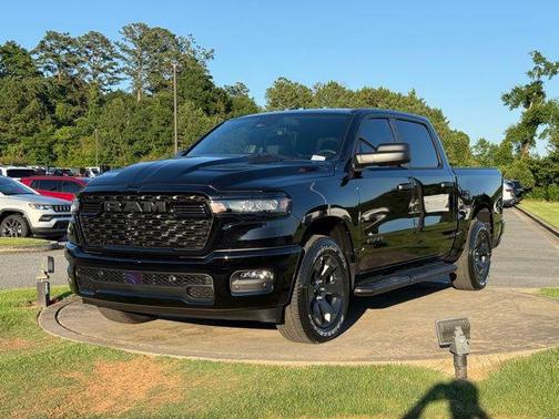 Diamond Black Crystal Pearlcoat 2026 RAM 1500 Express