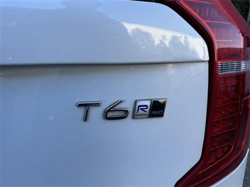 2020 Volvo XC90 T6 R-Design