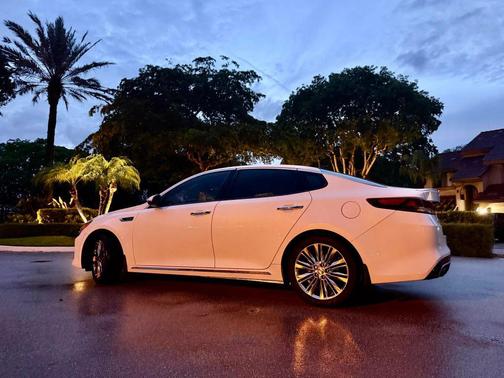 Snow White Pearl 2016 Kia Optima SXL Turbo