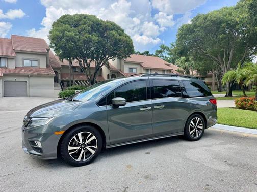 Gray 2018 Honda Odyssey Elite