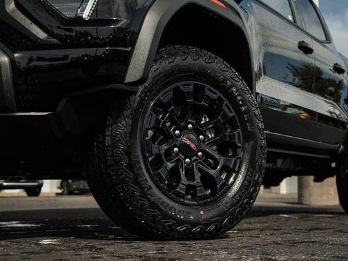 Onyx Black 2026 GMC Canyon 4WD Elevation