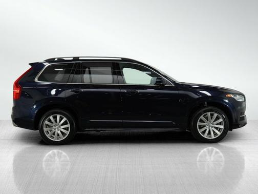2019 Volvo XC90 T6 Momentum