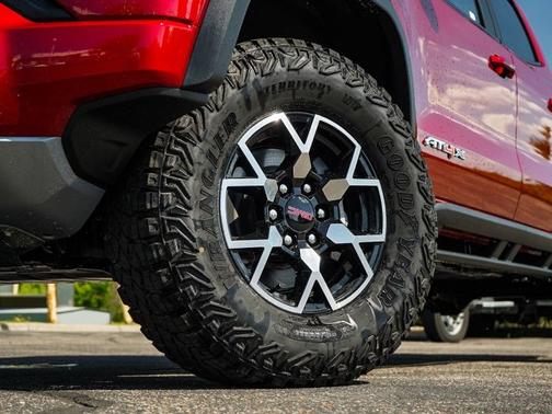 2025 GMC Canyon 4WD AT4