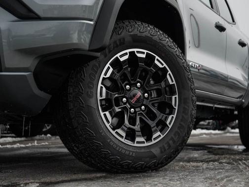 Sterling Metallic 2026 GMC Canyon 4WD AT4