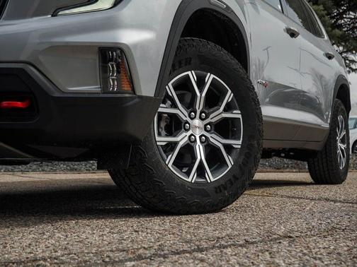 2025 GMC Acadia AWD AT4