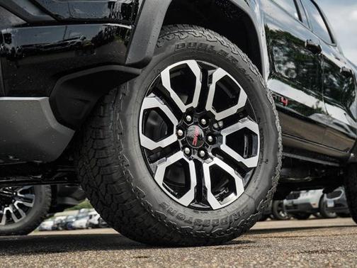2025 GMC Canyon 4WD AT4