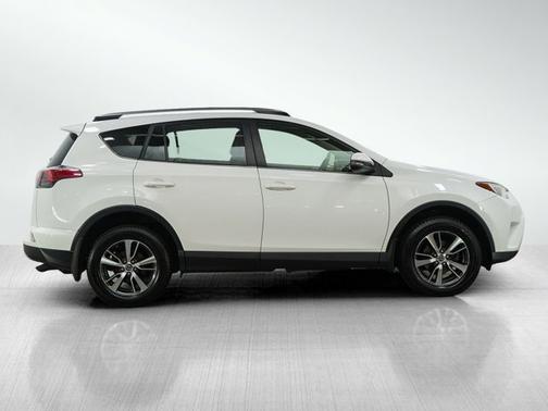 Super White 2017 Toyota RAV4 XLE