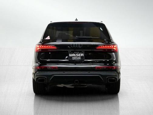 Mythos Black Metallic 2025 Audi Q7 Premium Plus