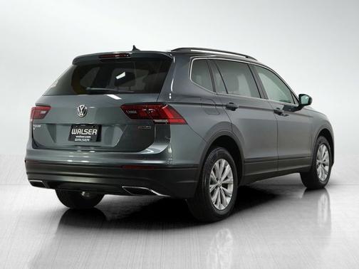 Platinum Gray Metallic 2019 Volkswagen Tiguan SE