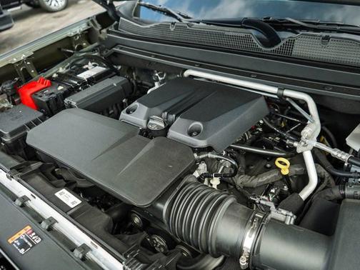 2025 GMC Canyon 4WD AT4