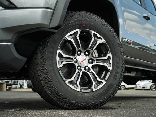 2025 GMC Canyon 4WD AT4