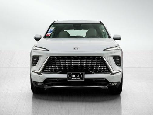 Iridescent White Tricoat 2026 Buick Enclave Avenir