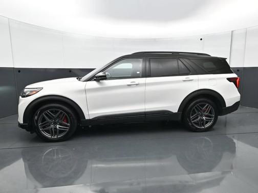 Star White Metallic Tri-Coat 2025 Ford Explorer ST