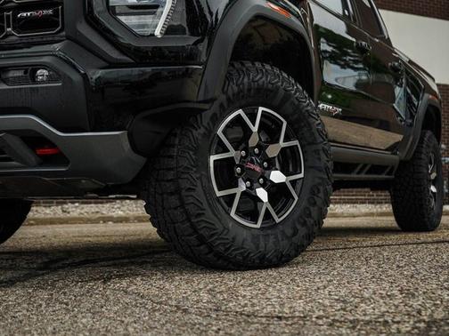 2025 GMC Canyon 4WD AT4