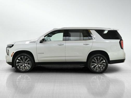Iridescent Pearl Tricoat 2025 Chevrolet Tahoe High Country